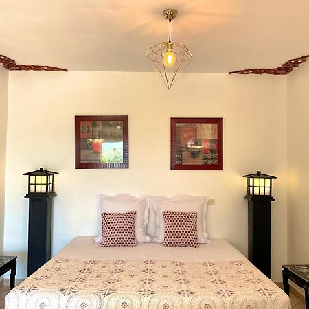 Chambres D'Hotes Les Noisetiers 디뉴레뱅 외부 사진
