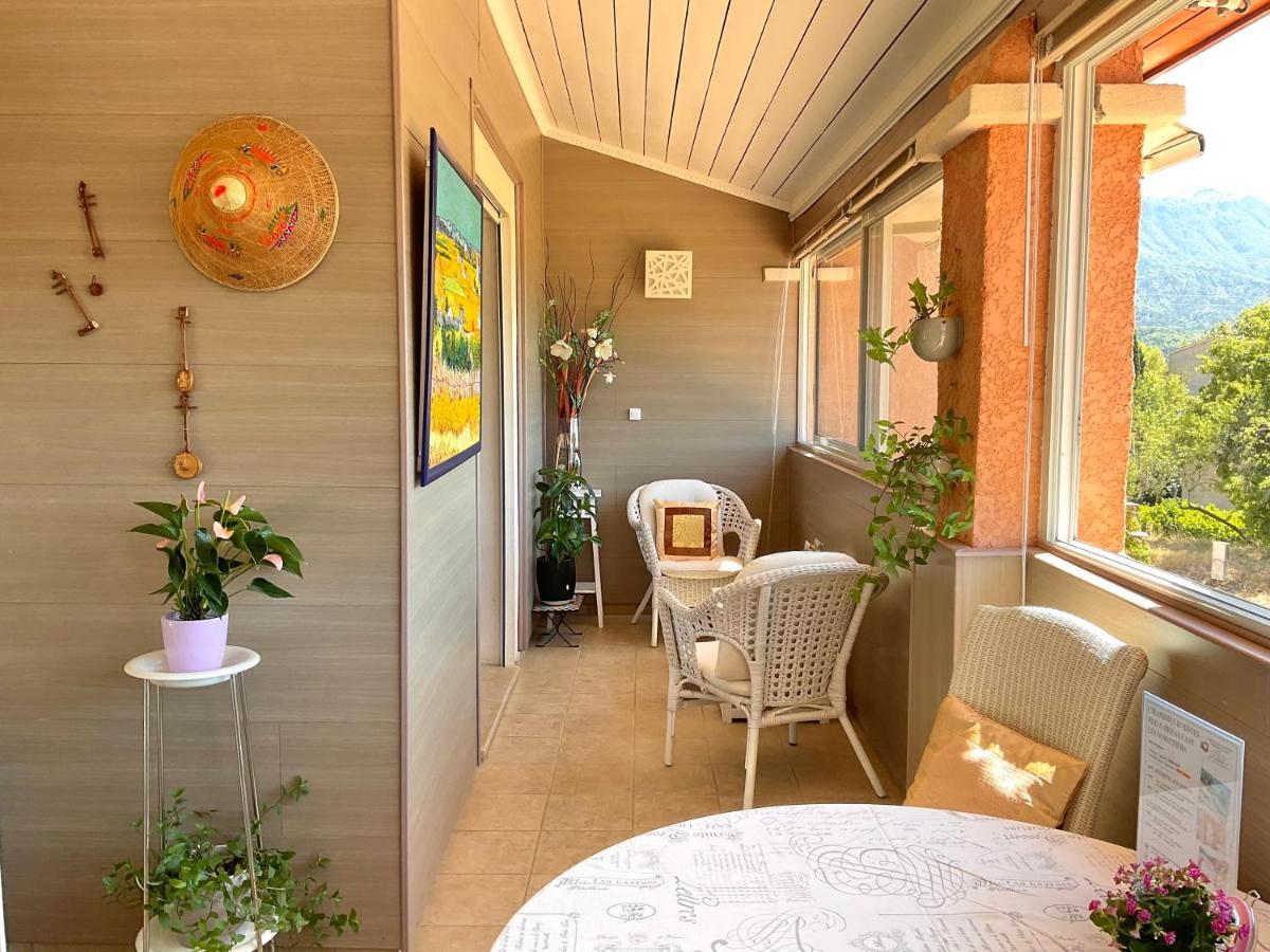 Chambres D'Hotes Les Noisetiers 디뉴레뱅 외부 사진