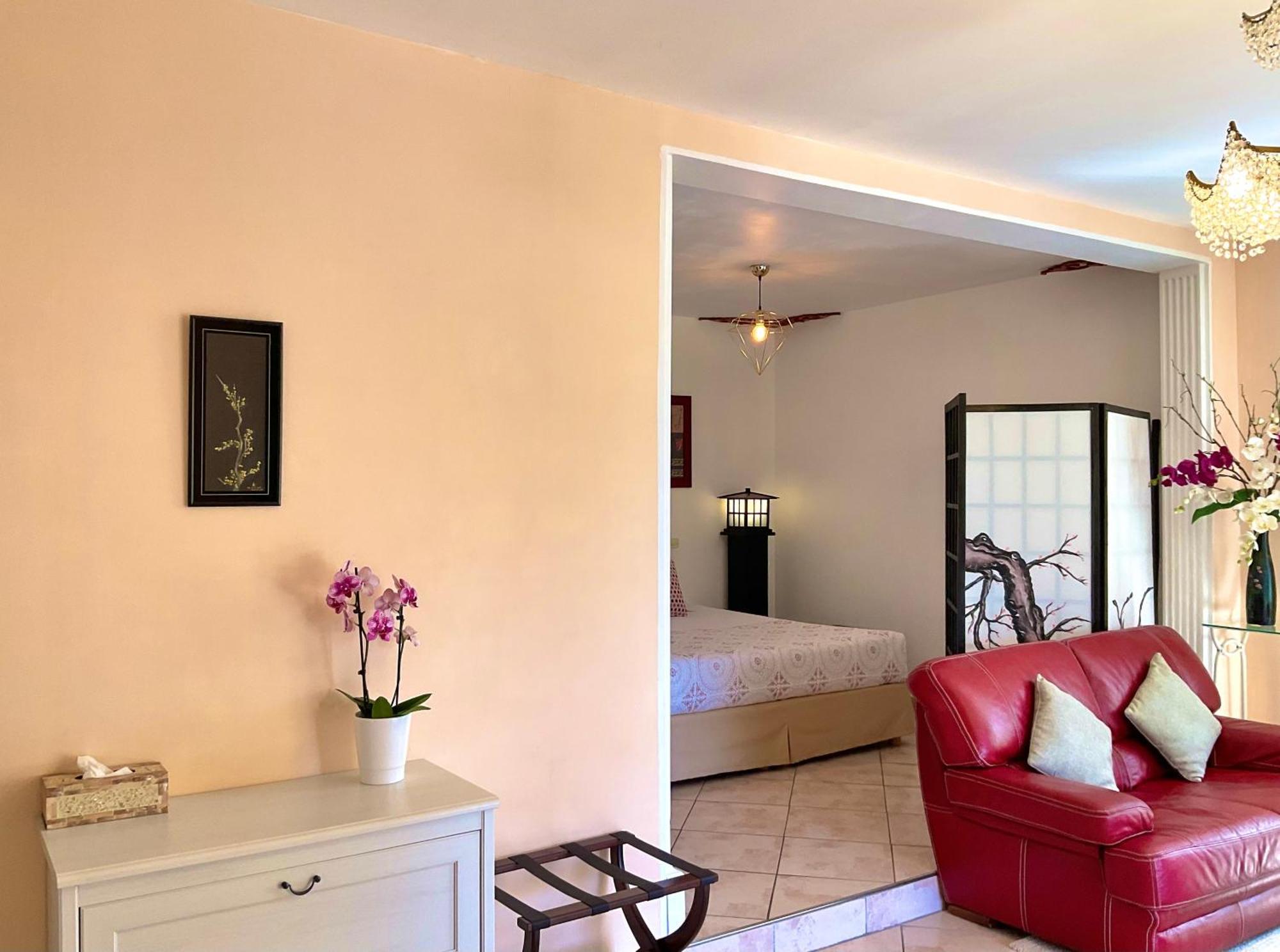 Chambres D'Hotes Les Noisetiers 디뉴레뱅 외부 사진
