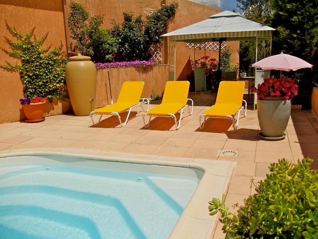 Chambres D'Hotes Les Noisetiers 디뉴레뱅 외부 사진